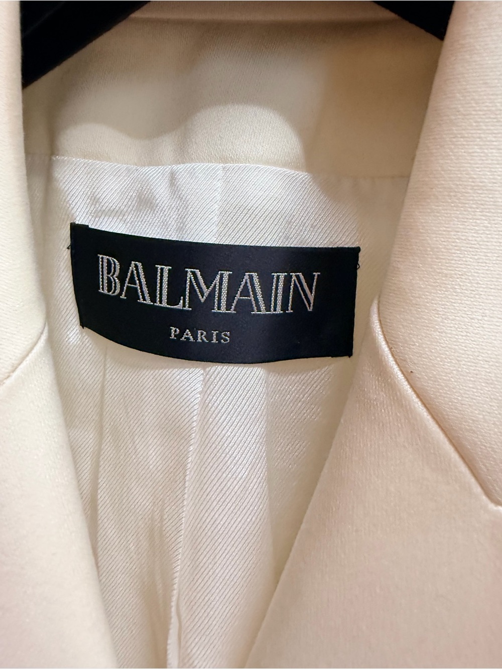 Balmain Ivory Double-Breasted Tailored Blazer with Gold Buttons - Picture 2 of 8